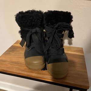 Chloe Winter Boots…. Women’s size 6.  Only worn a couple times.  Super warm.